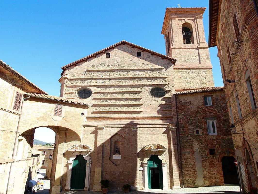 Facciata in laterizio della Collegiata di San Michele Arcangelo a Panicale